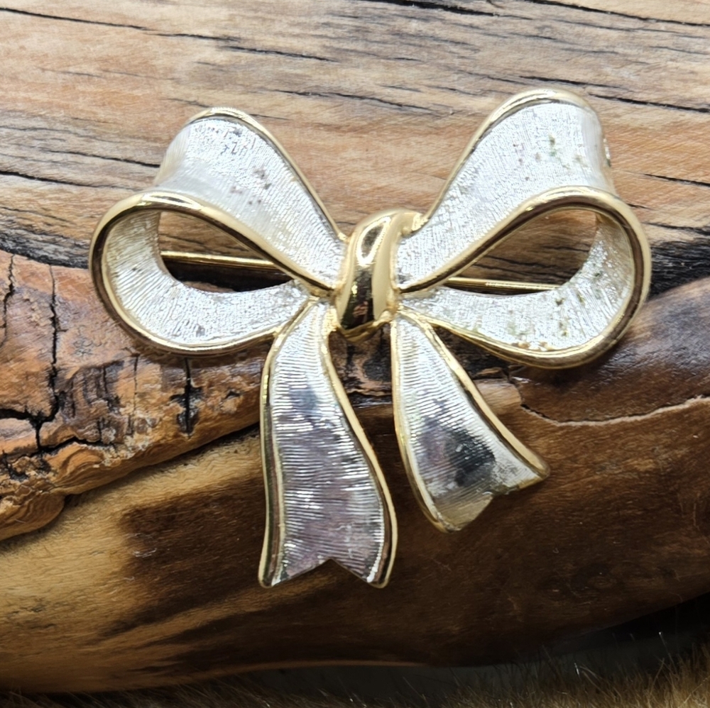 🎀 Napier Bow Brooch Vintage Both Silver & Gold Tones Measures 1.75" X 1.5"